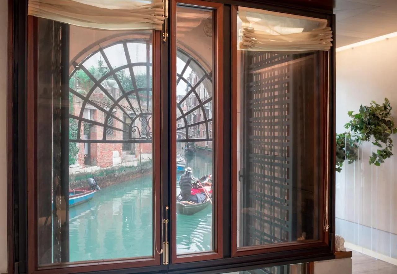 Casa Flavia Ai Morosini - Luxury Apartment With Canal View Venice 0*,