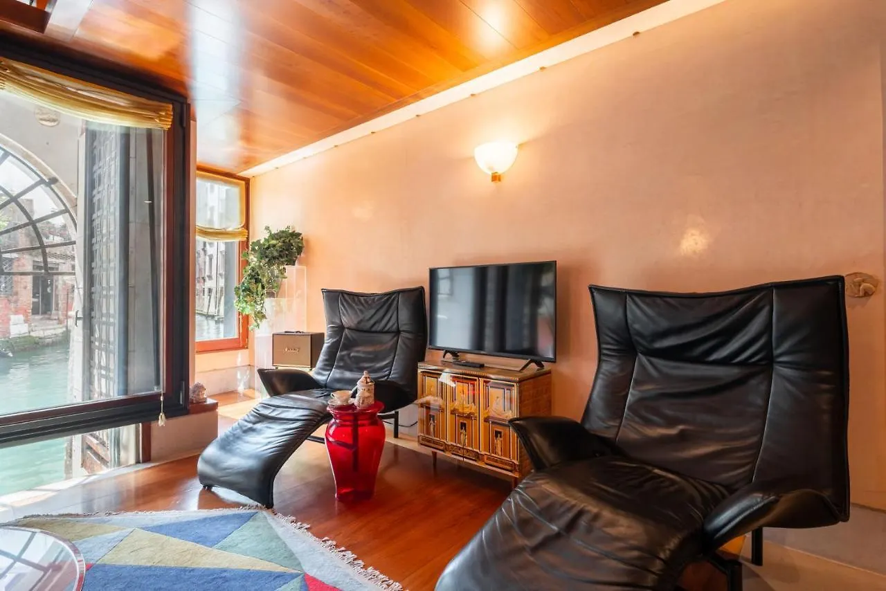 Casa Flavia Ai Morosini - Luxury Apartment With Canal View Venice Holiday home