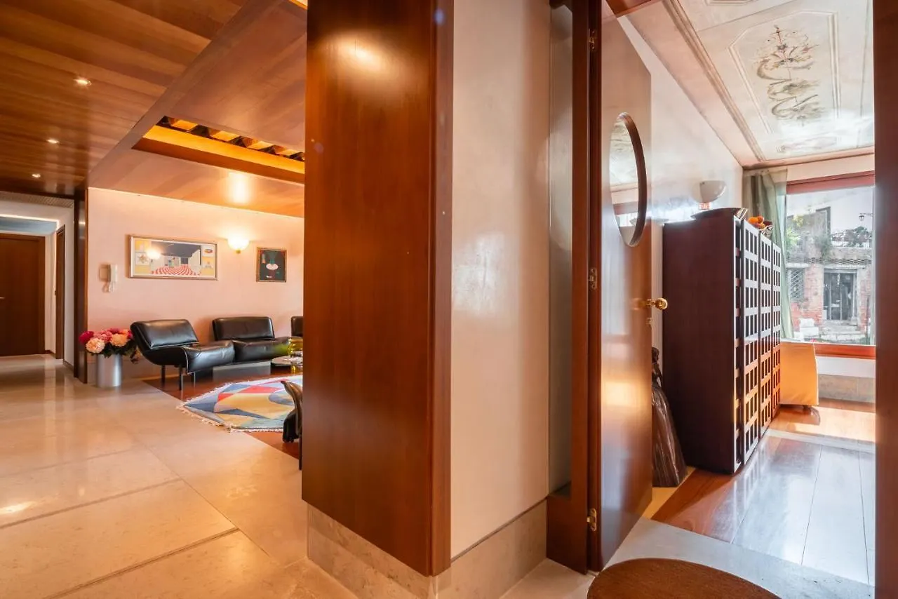 Casa Flavia Ai Morosini - Luxury Apartment With Canal View Venice