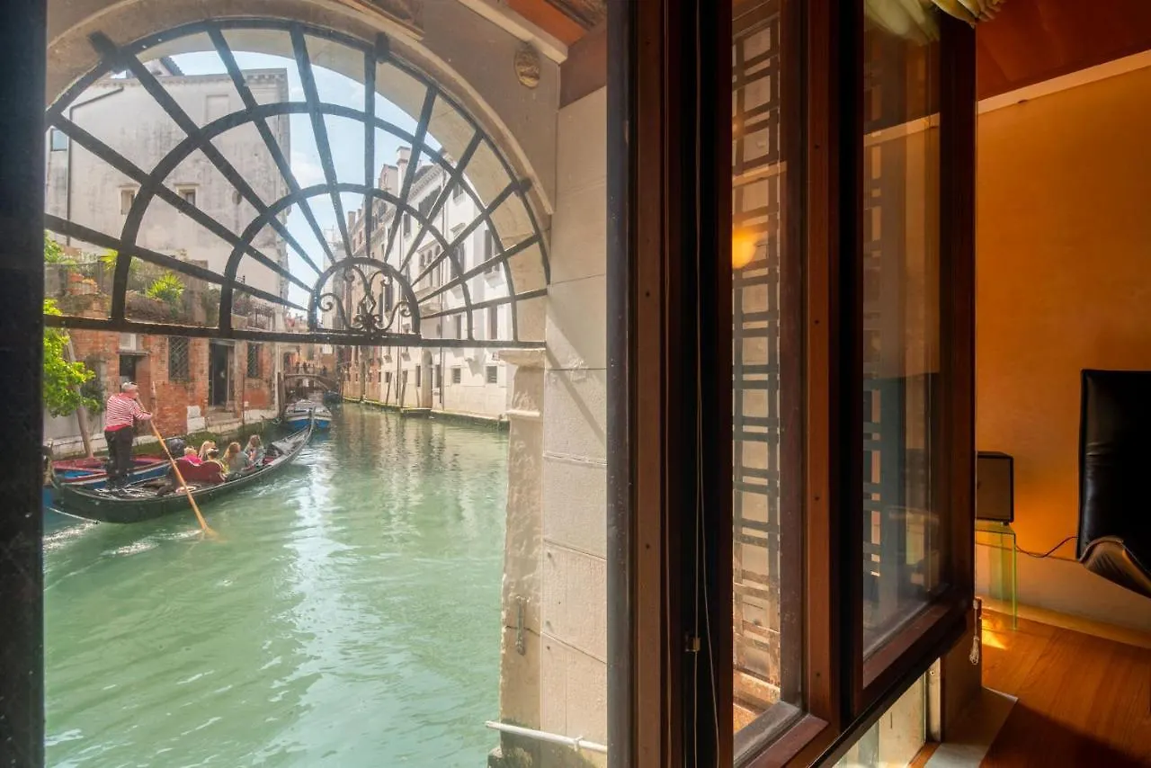 Holiday home Casa Flavia Ai Morosini - Luxury Apartment With Canal View Venice