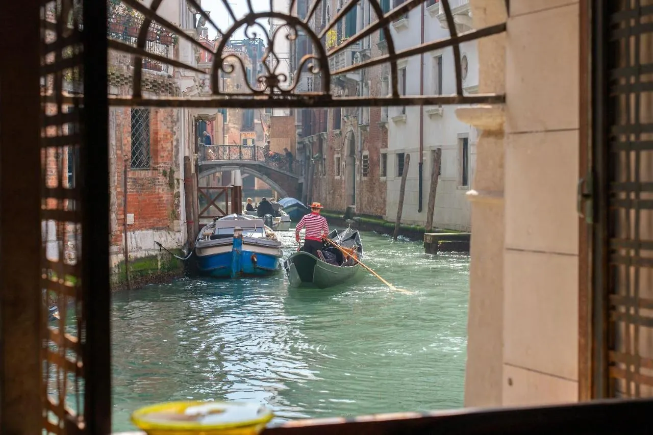 Casa Flavia Ai Morosini - Luxury Apartment With Canal View ヴェネツィア イタリア