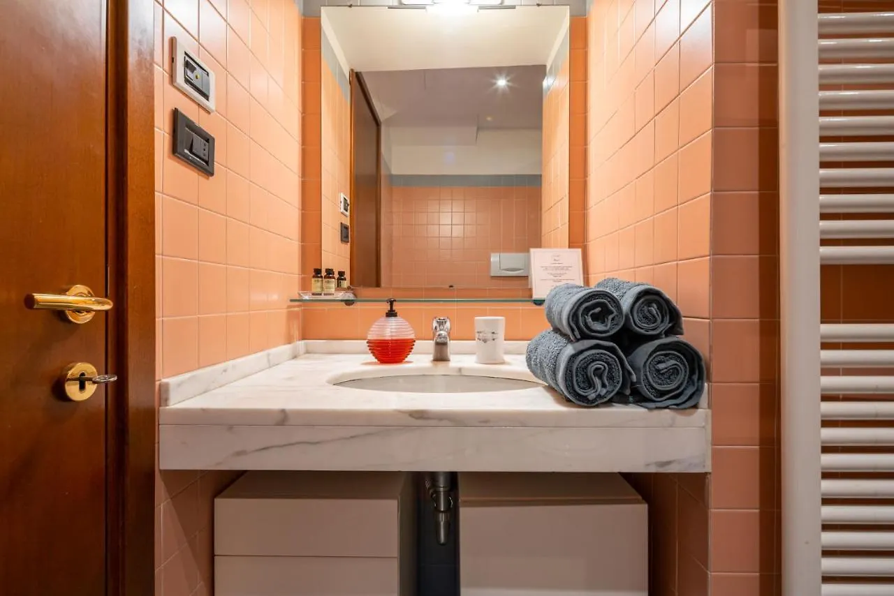 Casa Flavia Ai Morosini - Luxury Apartment With Canal View ヴェネツィア 0*,  イタリア