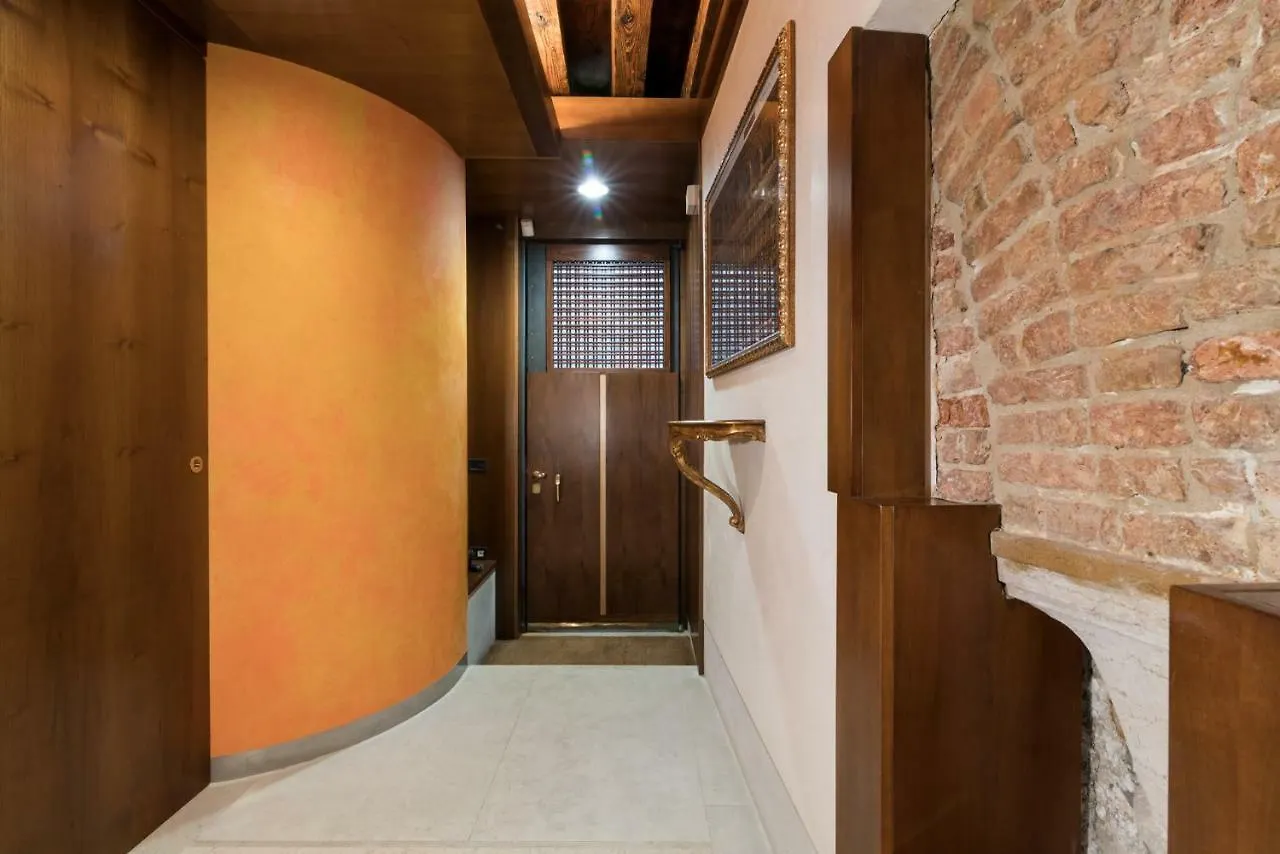 別荘 Casa Flavia Ai Morosini - Luxury Apartment With Canal View ヴェネツィア