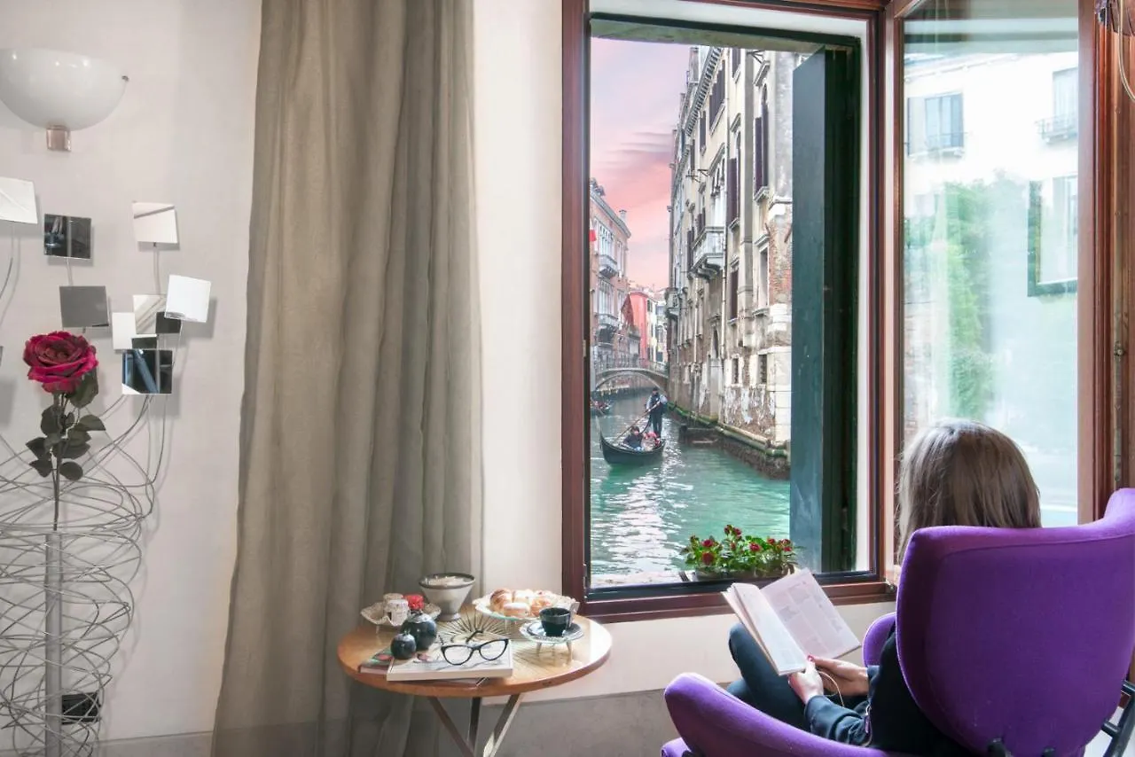 Holiday home Casa Flavia Ai Morosini - Luxury Apartment With Canal View Venice