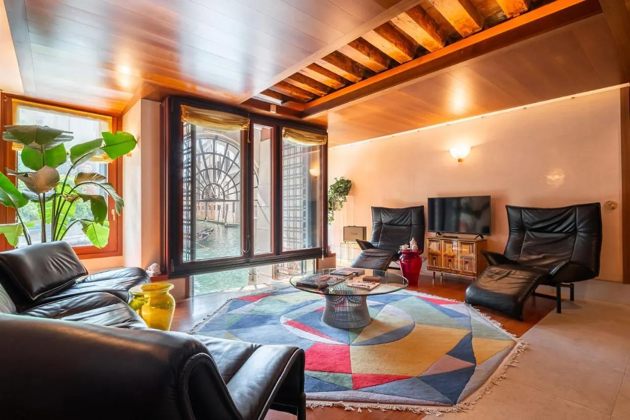 Casa Flavia Ai Morosini - Luxury Apartment With Canal View Venice