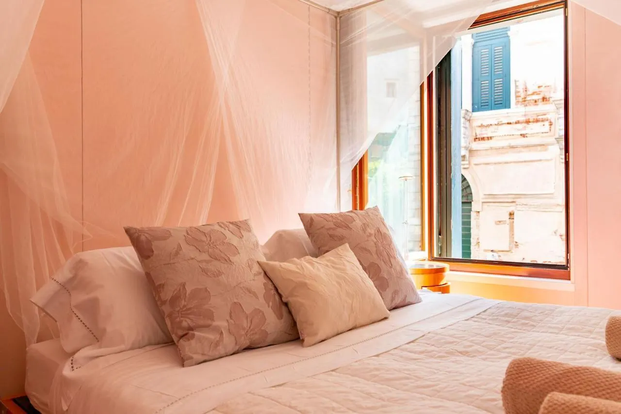 Casa Flavia Ai Morosini - Luxury Apartment With Canal View Venice