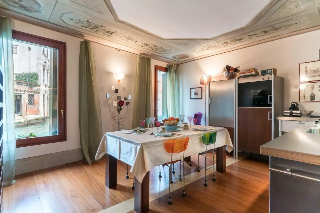 Casa Flavia Ai Morosini - Luxury Apartment With Canal View Venice 0*,