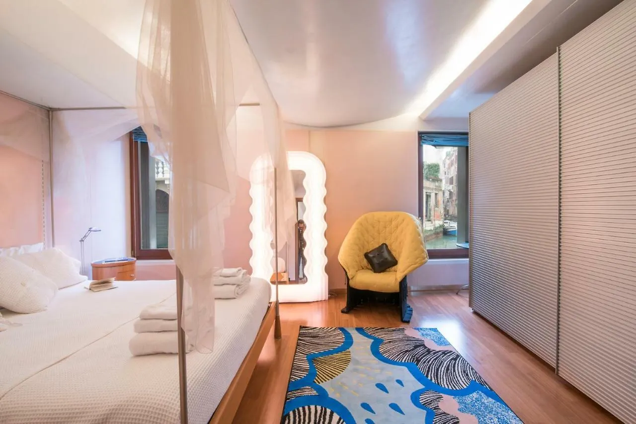 Casa Flavia Ai Morosini - Luxury Apartment With Canal View Venice