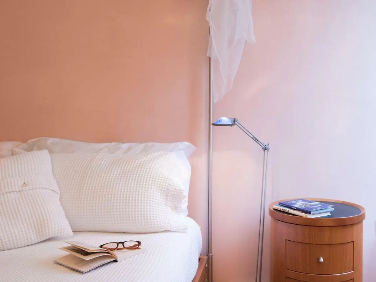 Casa Flavia Ai Morosini - Luxury Apartment With Canal View Venice