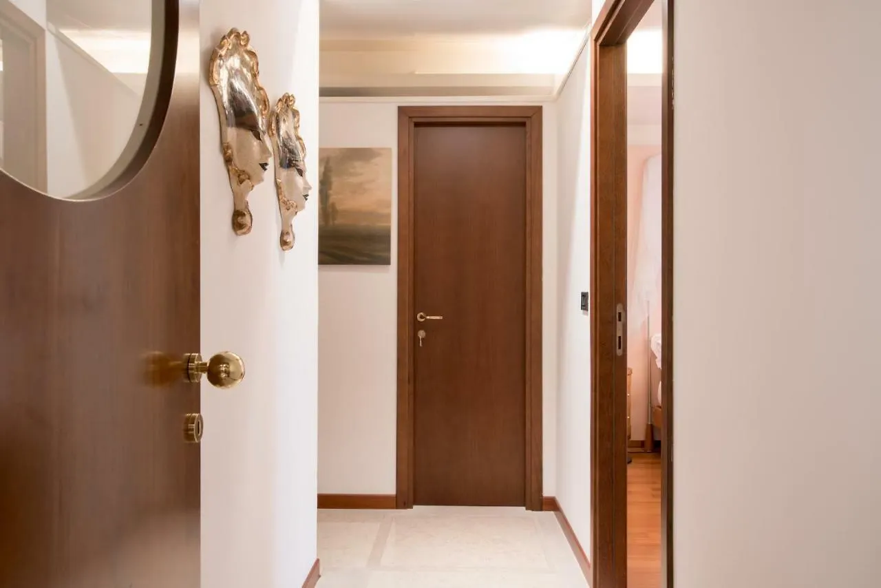 Casa Flavia Ai Morosini - Luxury Apartment With Canal View Venice Italy